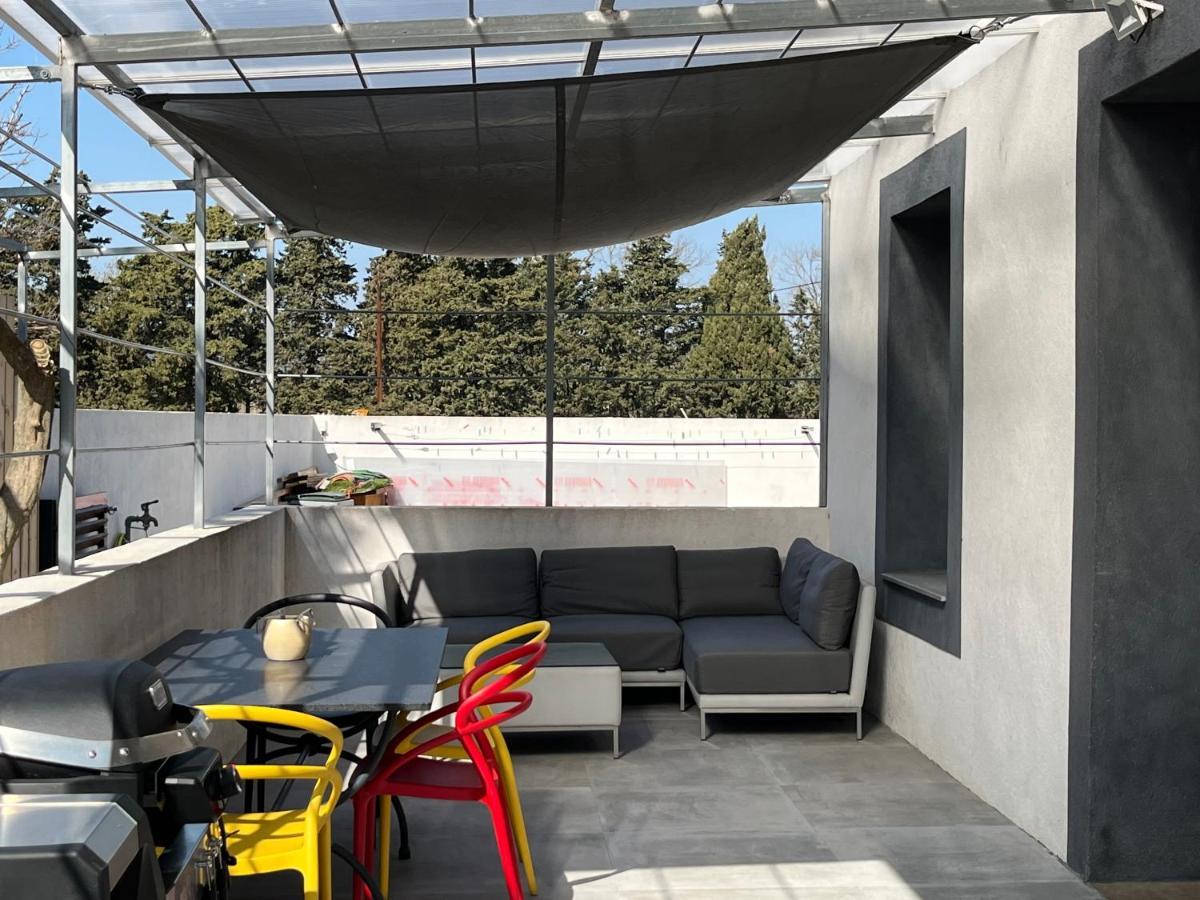 Aux 3 Domaines T2 Avec Terrasse Διαμέρισμα Ιέρ Εξωτερικό φωτογραφία