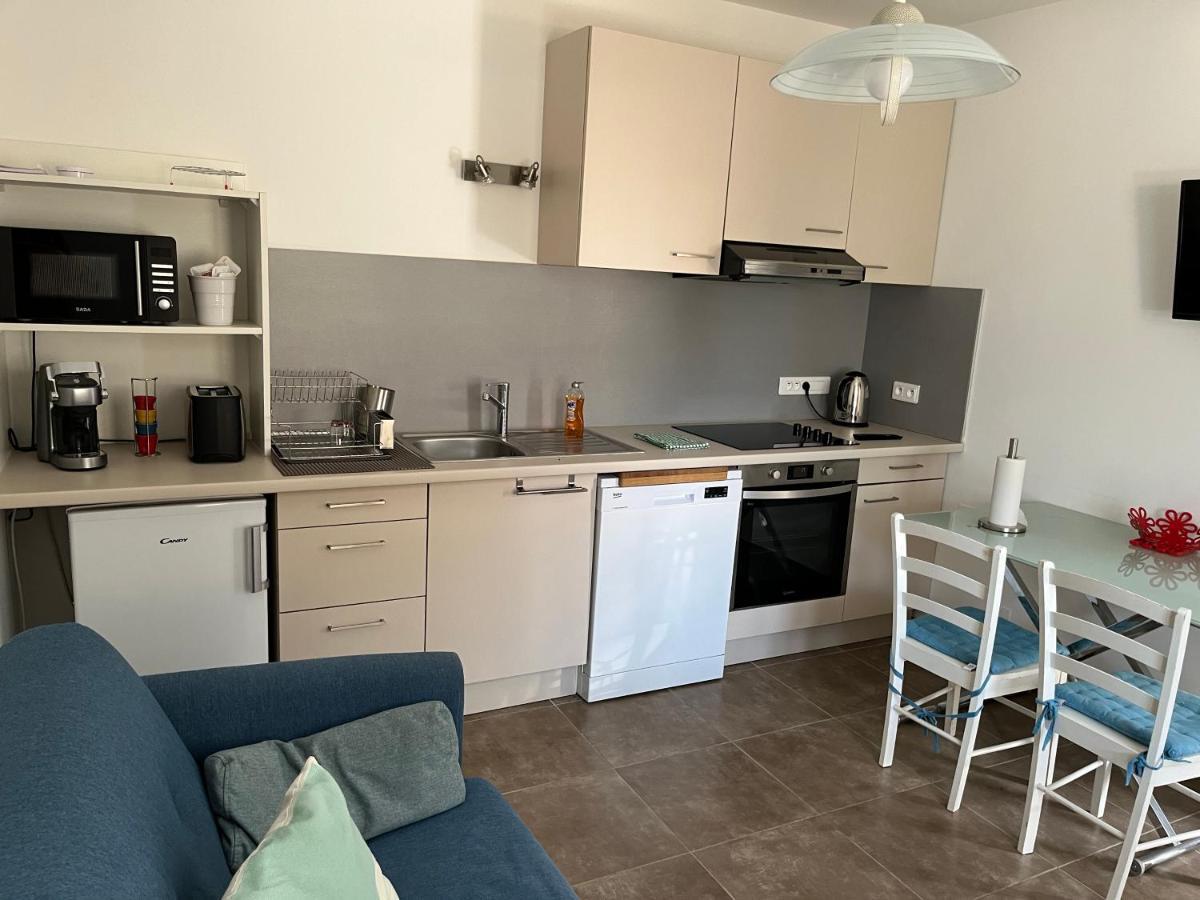 Aux 3 Domaines T2 Avec Terrasse Διαμέρισμα Ιέρ Εξωτερικό φωτογραφία