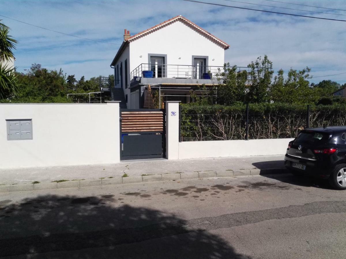 Aux 3 Domaines T2 Avec Terrasse Διαμέρισμα Ιέρ Εξωτερικό φωτογραφία
